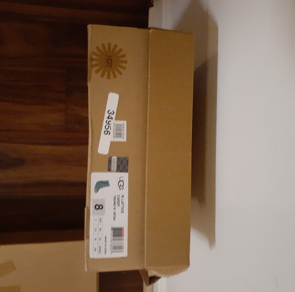 COPY - NWOT- Ugg - Picture 2 of 2